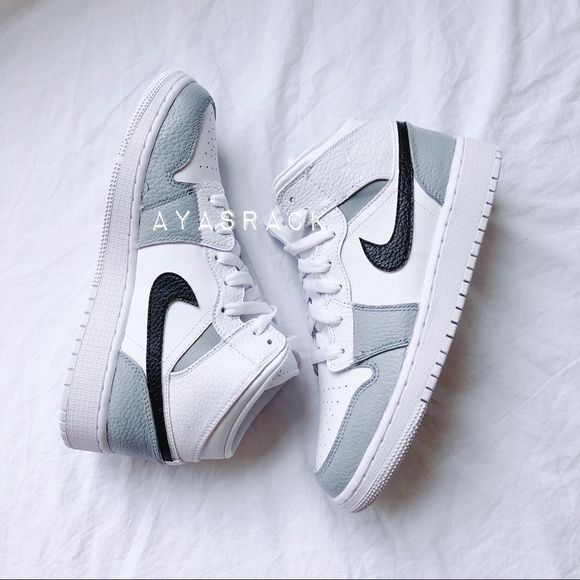 Custom Nike air jordan black and dark gray - Picture 3 of 9